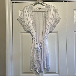 Vintage Ralph Montenero White Lace Trim Tie-Front Robe—Medium